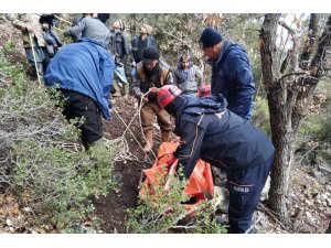 Kaybolan keçilerini ararken uçurumdan düşerek öldü