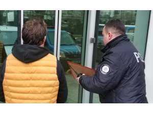 Oto servisinden hırsızlık zanlısı tutuklandı