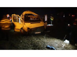 Tosya’da minibüs takla attı: 3 yaralı