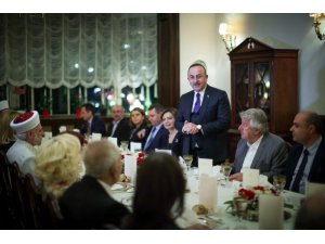 Bakan Çavuşoğlu, Sofya’da soydaş ve vatandaş temsilcileriyle bir araya geldi