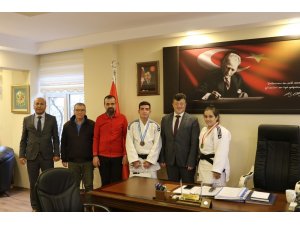 Şampiyon judoculardan Fillikçioğlu’na ziyaret