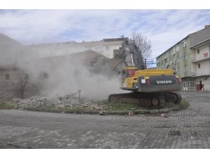 Uyuşturucu için mesken tutulan metruk yapılar yıkılıyor