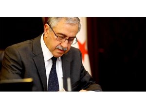 KKTC Cumhurbaşkanı Akıncı’dan Türk bayrağını yırtan Yunan milletvekiline tepki