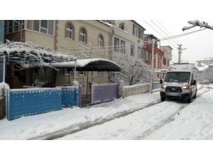 3 kişi karbonmonoksit gazından zehirlendi