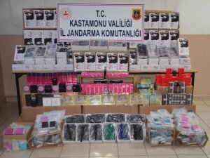 Kargo kamyonundan 945 bin TL’lik kaçak eşya çıktı