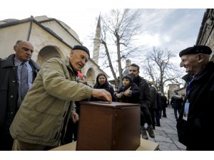 Bosna Hersek'teki tüm camilerde Türkiye'deki depremzedelere yardım toplandı