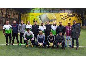 Belediye yöneticileri ve gazeteciler dostluk maçında karşılaştı