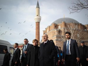 Çavuşoğlu, Bulgaristan’da cami ve müftülüğü ziyaret etti