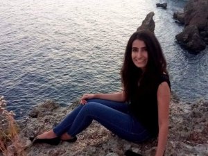Otomobilin çarptığı genç kadın öldü