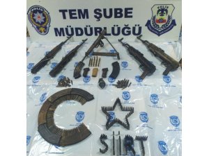Siirt'te terör operasyonunda patlayıcı, silah ve mühimmat ele geçirildi