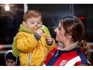 Kadın astsubaylar depremzede çocukları yalnız bırakmıyor