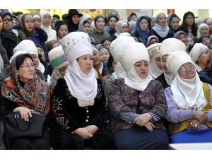 Kırgızistan'da "Dünya Başörtüsü Günü" kutlandı