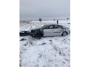 Devrilen otomobildeki çocuk öldü