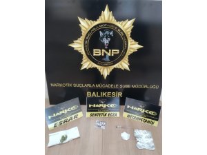Uyuşturucu tacirleri kıskıvrak yakalandı