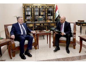 Irak’ta hükümet kurmakla görevlendirilen Allavi: “Barışçıl protestoculardan oluşan istişare heyeti kuracağım”