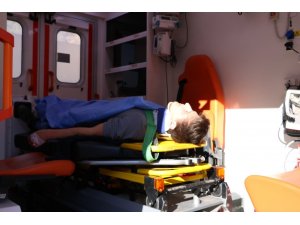 Otomobille yolcu minibüsü çarpıştı: 1’i çocuk 12 yaralı