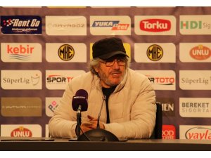 Mustafa Reşit Akçay: "Asla teslim olmamalıyız"