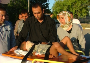 Yola fırlayan çocuğa otomobil çarptı