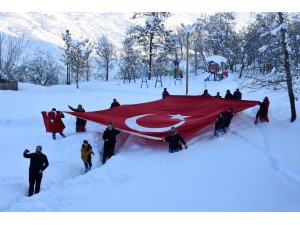 Avrupa Parlamentosunda Türk bayrağını yırtan ırkçı Yunan milletvekiline Muş'ta tepki