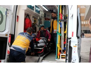 Kayak yaparken çarpışan 2 kayakçı yaralandı