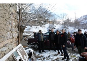 Malatya Valisi Baruş, depremden etkilenen mahallelerde incelemelerde bulundu: