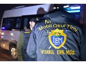 İstanbul Emniyet Müdürlüğü okul önlerinde uygulama gerçekleştirdi