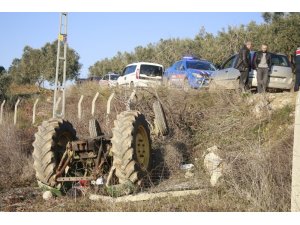 Ailesi onu arıyordu...Şarampole yuvarlanan traktöründe ölü bulundu