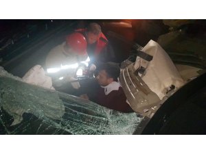 Tıra çarpan otomobilde can pazarı