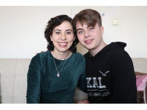 Hemşire Yeşim kanseri yendi, mücadelesiyle örnek oldu