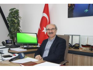 Marmara'daki balıkçılar ağlara yapışan "deniz salyası"ndan dertli