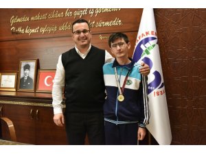 Özel sporcudan Başkan Kanar’a ziyaret