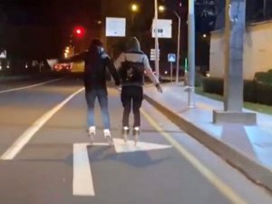 Paten üzerinde ilerleyip halay çektiler