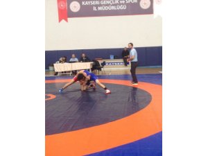 Yıldız pehlivanlar il birinciliği için mindere çıktı