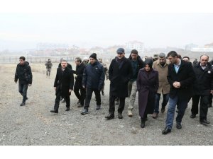 Bakan Soylu, konteyner kent kurulacak alanı inceledi