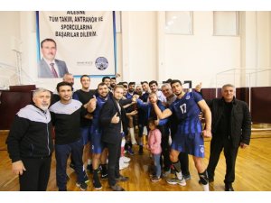 Kağıtspor voleybolda liderliği geri aldı