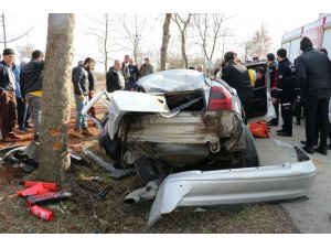 Trafik kazasında ölen 10 yaşındaki Berat’ın mezarını sınıf arkadaşları ziyaret etti