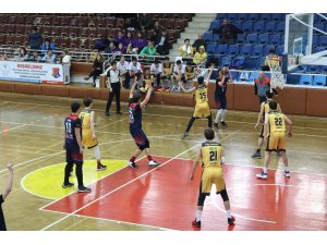 Basketbol grup müsabakaları Aydın’da başladı