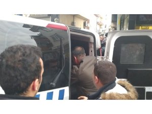 Kurusıkı tabanca ile kuyumcuyu soymaya kalkışınca yakalandı