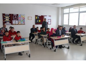 Ulaş Kaymakamı Akköz, öğrencilerle buluştu