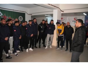 Cizre Spor Kulüp Başkanı Sefinç, gözyaşları içinde sporcularla vedalaştı