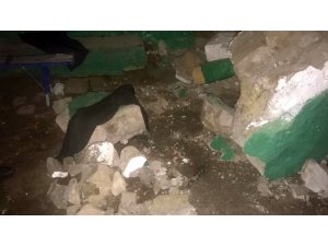Türbe duvarı çöktü, 2 kadın yaralandı