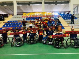 Taraftarlar Derneği’nden Tekerlekli Sandalye Basketbol takımına destek