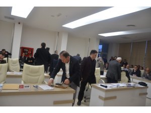 AK Parti ve MHP’li meclis üyeleri salonu terk etti