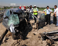 Motor otomobilin üstüne düştü: 1 ölü