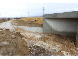 Bolu’da dere taştı, ev ve iş yerlerini su bastı