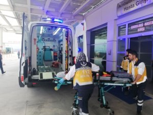 Balkondan düşen 2 yaşındaki çocuk yaralandı