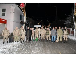 Kürekli güvenlik korucuları çığ bölgesine gönderildi