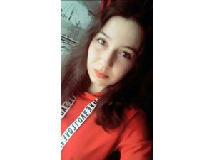 Annesini bıçaklayan genç kız balkondan atladı