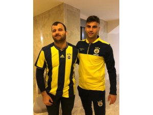 Görme engelli müezzin Fenerbahçeli oyuncularla buluştu