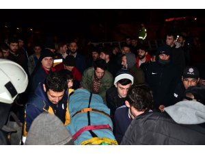Irmağa atlayan kızını kurtarmak isteyen baba kayboldu